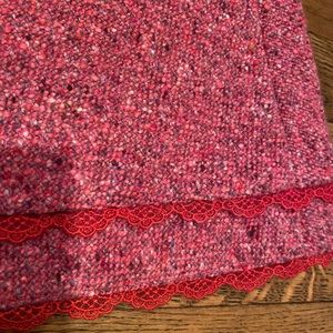 Boden pink tweed A-line skirt w charming red contrast lace trim.  Side zip.